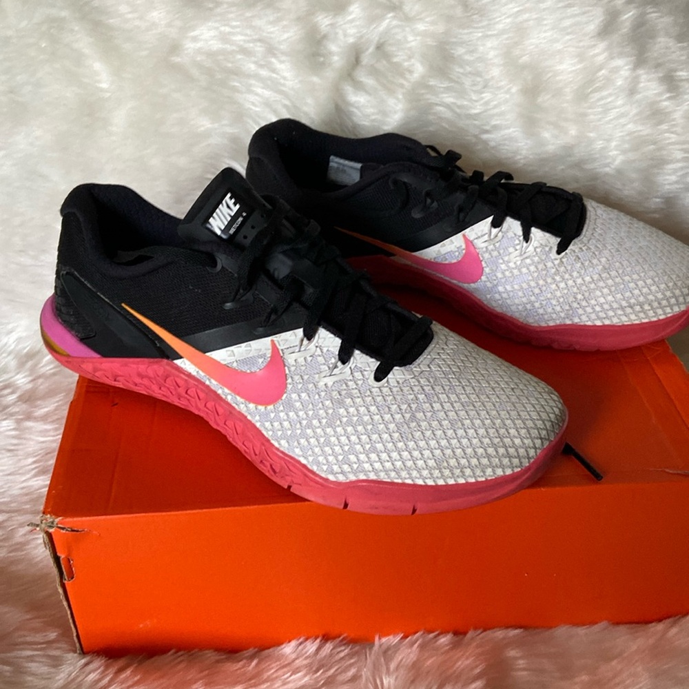 Nikes Metcon 4; good condition
